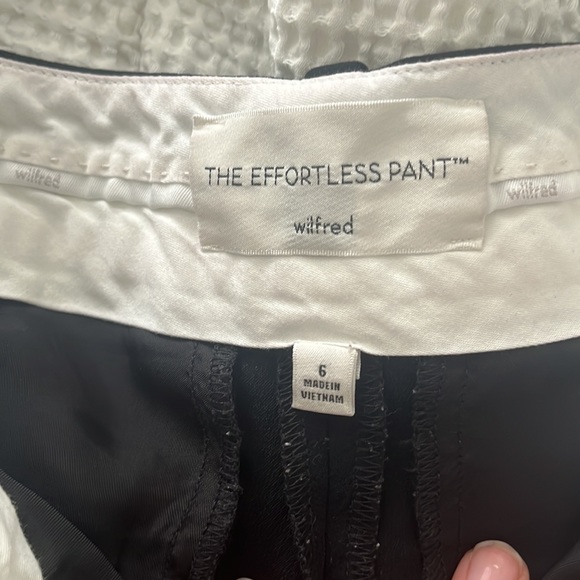 Black Effortless* pants, size 6. Aritzia’s Wilfred line. Best for 5’3”-5’7”. - Picture 3 of 9